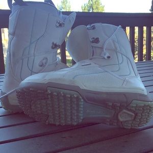 Salomon size 5.5 women’s snowboard boots